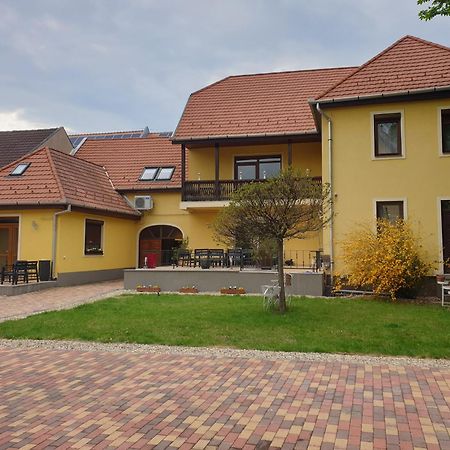 Diofa Vendeghaz Lägenhet Eger Exteriör bild