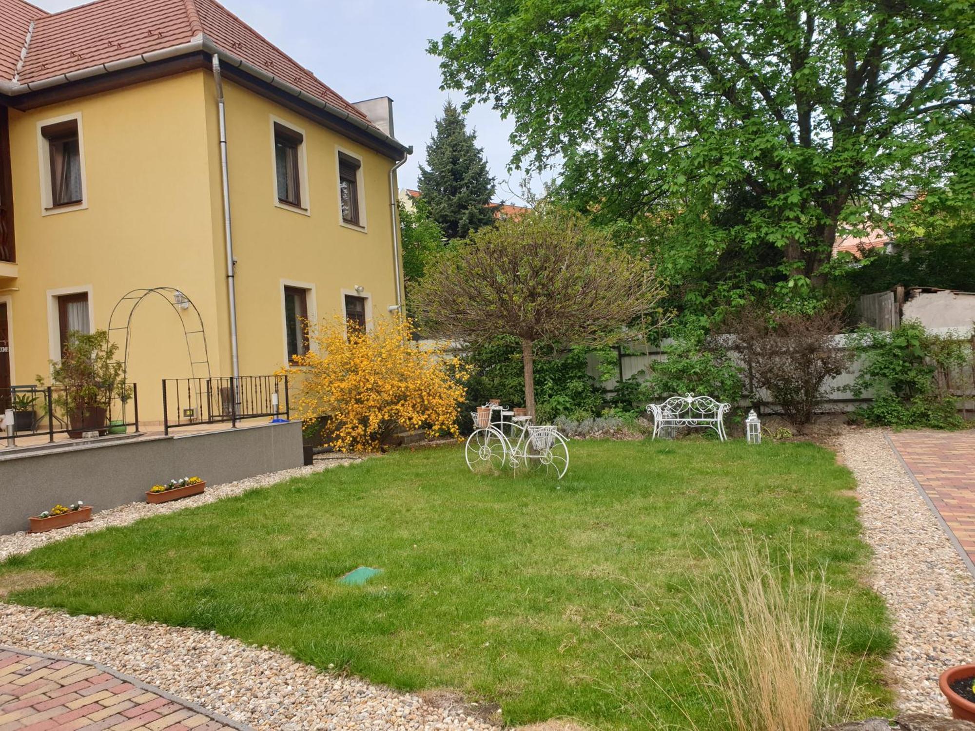 Diofa Vendeghaz Lägenhet Eger Exteriör bild