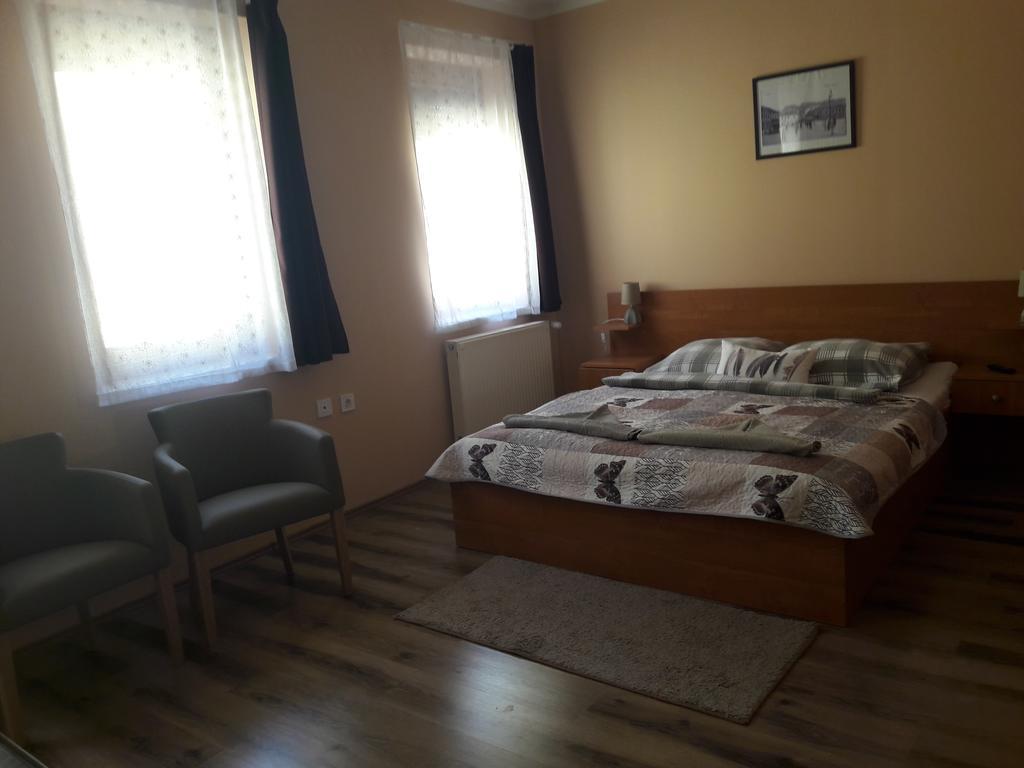 Diofa Vendeghaz Lägenhet Eger Exteriör bild